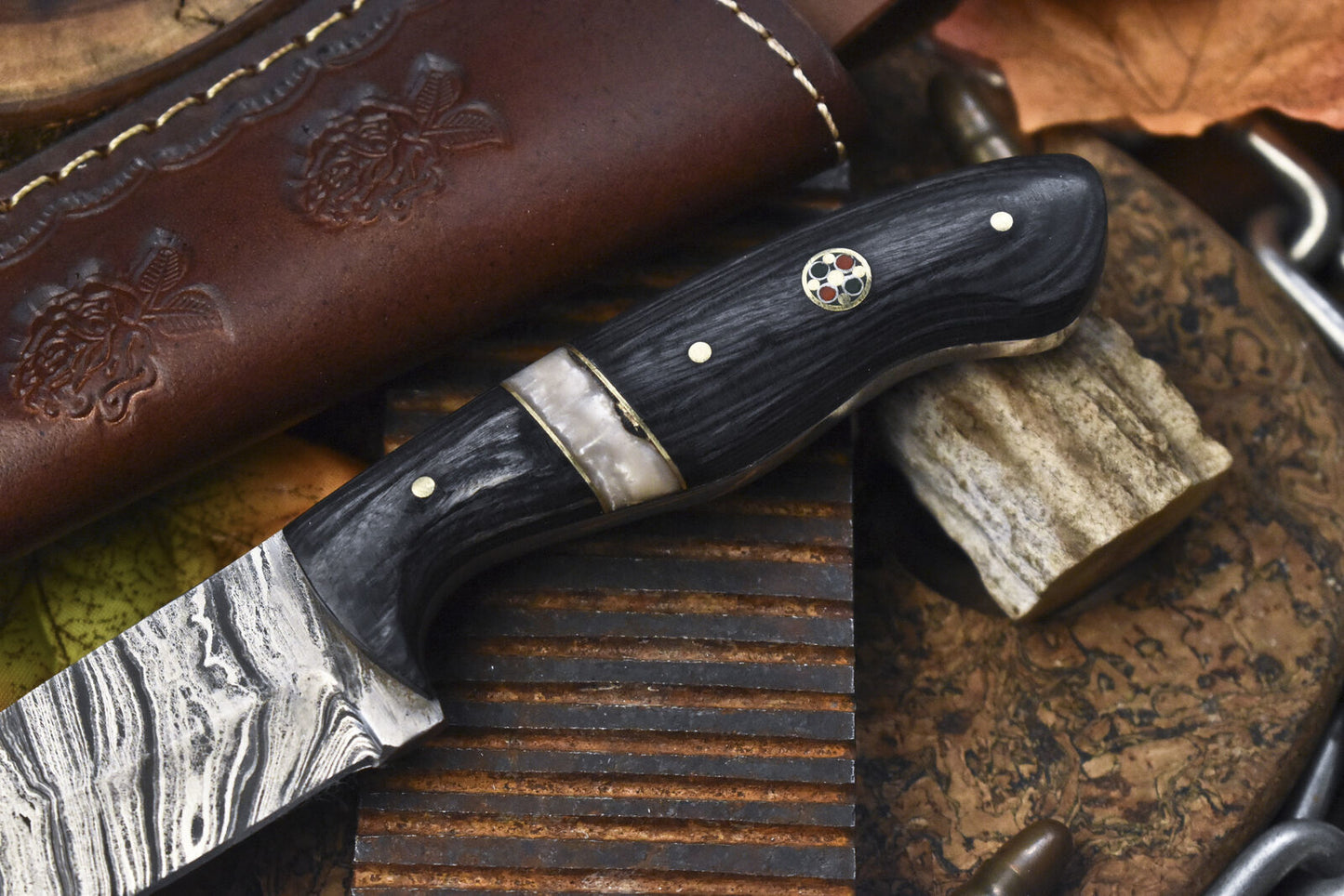 Hand Crafted Skinner Knife Twist Damascus Hard Wood Wooden Bolster Fishing w/ Leather Sheath