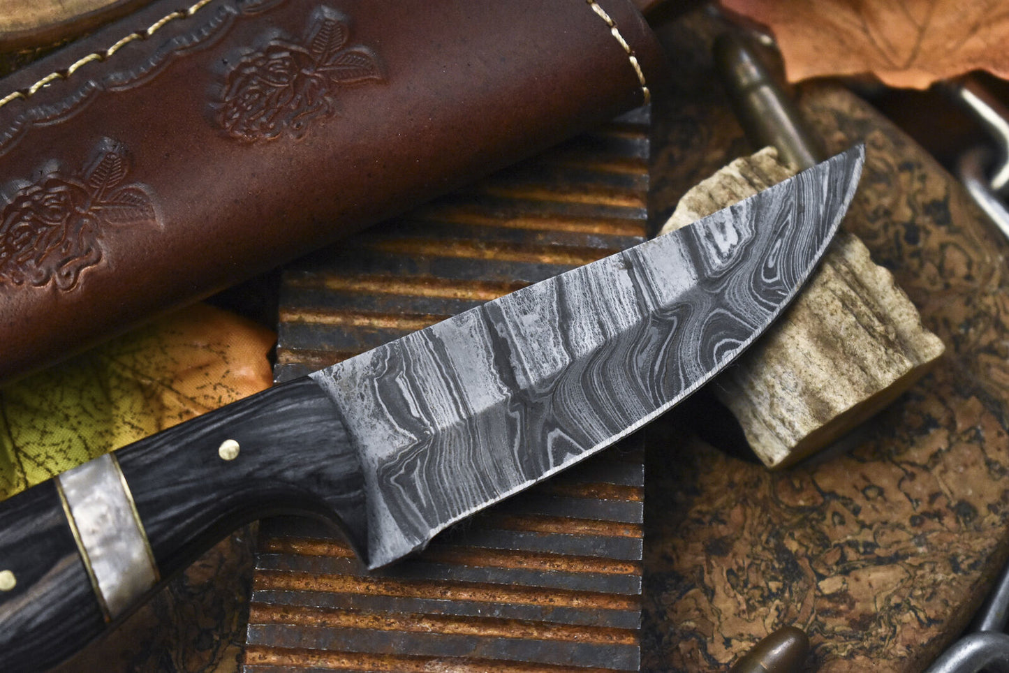 Hand Crafted Skinner Knife Twist Damascus Hard Wood Wooden Bolster Fishing w/ Leather Sheath