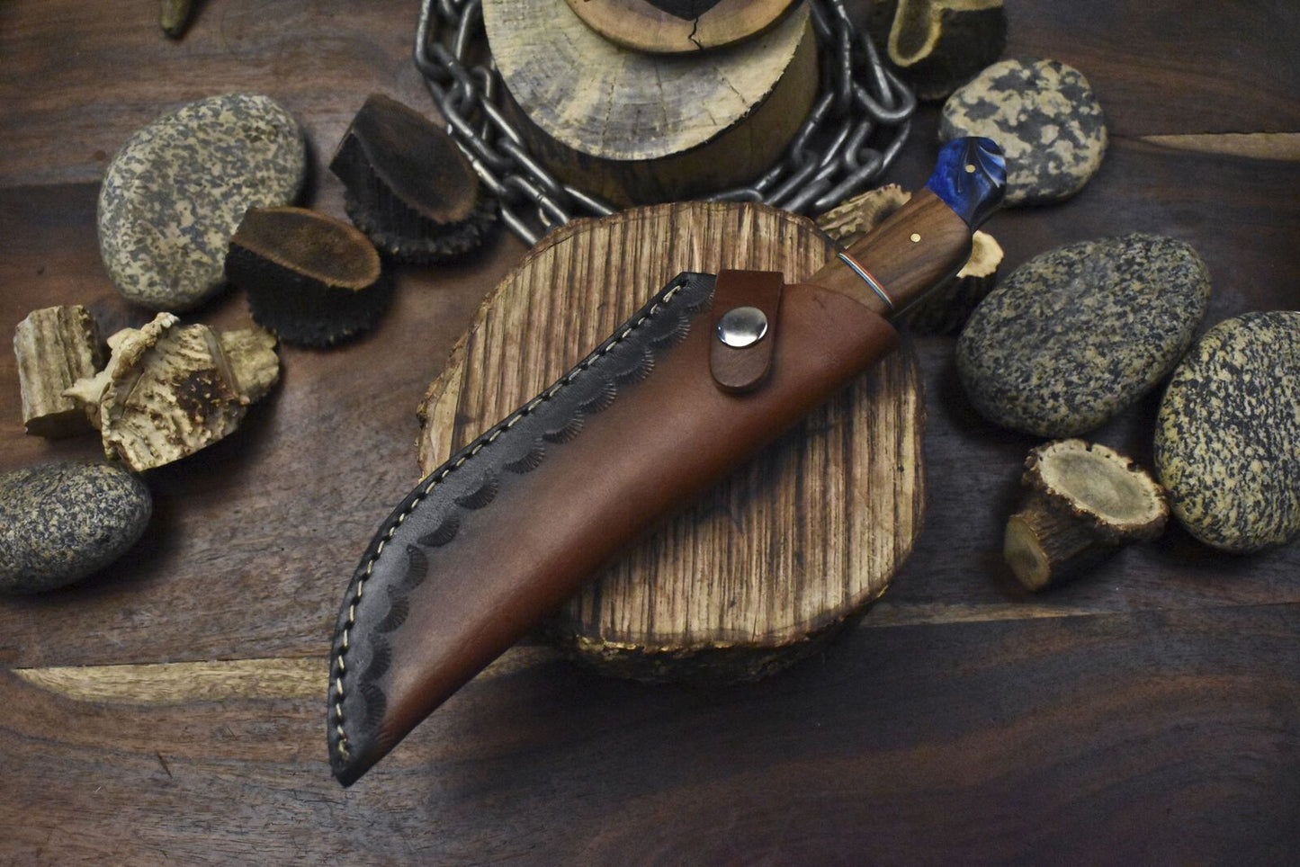 Twist Pattern Damascus Skinner Knife with Walnut Wood Handle – Custom Handmade Hunting Blade