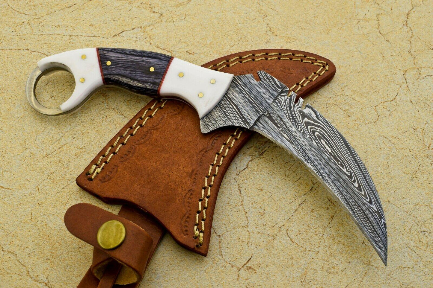 Handmade Best Karambit Twist Karambit Damascus Steel Hunting Knife With Wood and Resin Handle