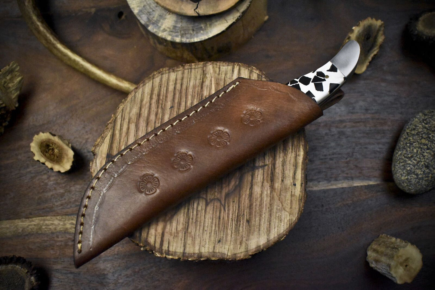 Custom Hand Forged Twist Damascus Skinner Knife Corain Handle Steel Bolster Sports Blade