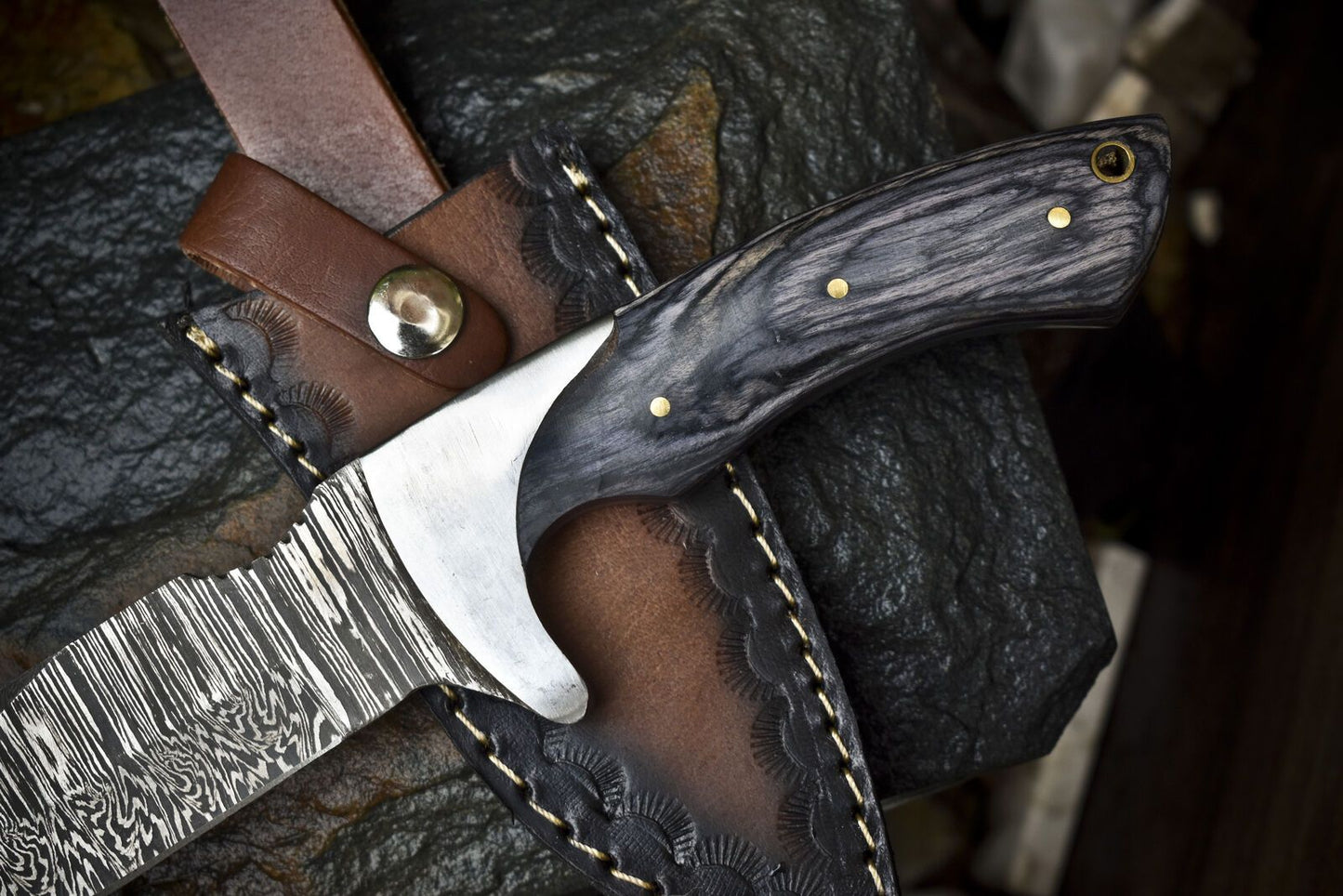 Twist Damascus Skinner Knife with Hardwood Handle and Steel Guard – Hand Forged Hunting Gift