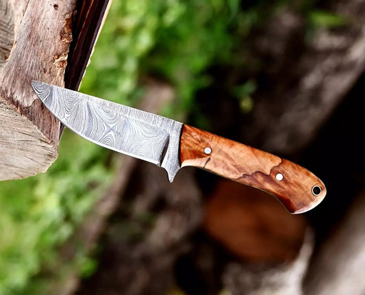 Twist Damascus Skinning Hunting Knife with Wood Handle – Handmade Forged Blade with Leather Sheath