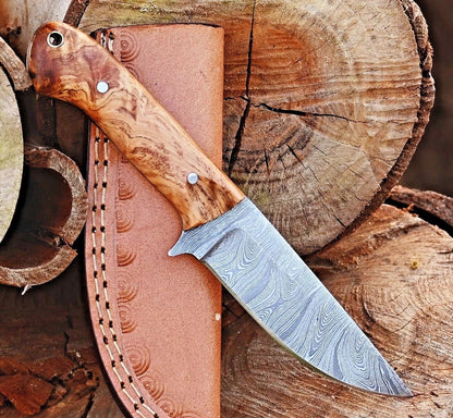 Twist Damascus Skinning Hunting Knife with Wood Handle – Handmade Forged Blade with Leather Sheath