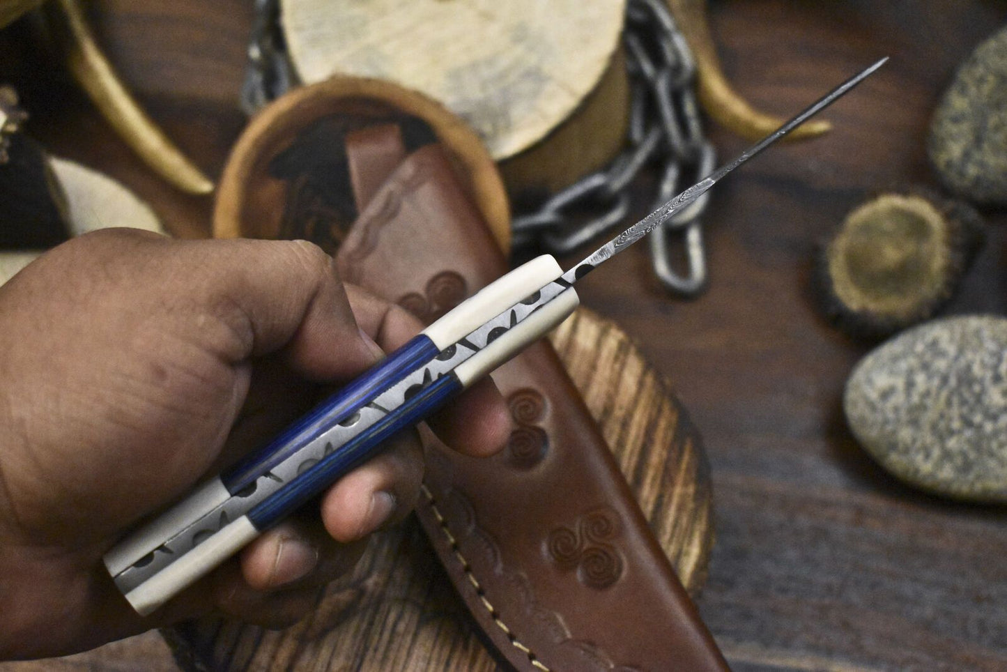 Hand Forged Damascus Skinner Knife Twist Pattern with Hardwood Handle – Custom Hunting Knife for Sale
