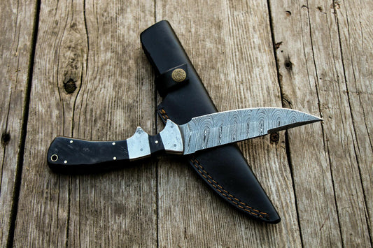 11 inch Damascus hunting knife with buffalo horn handle