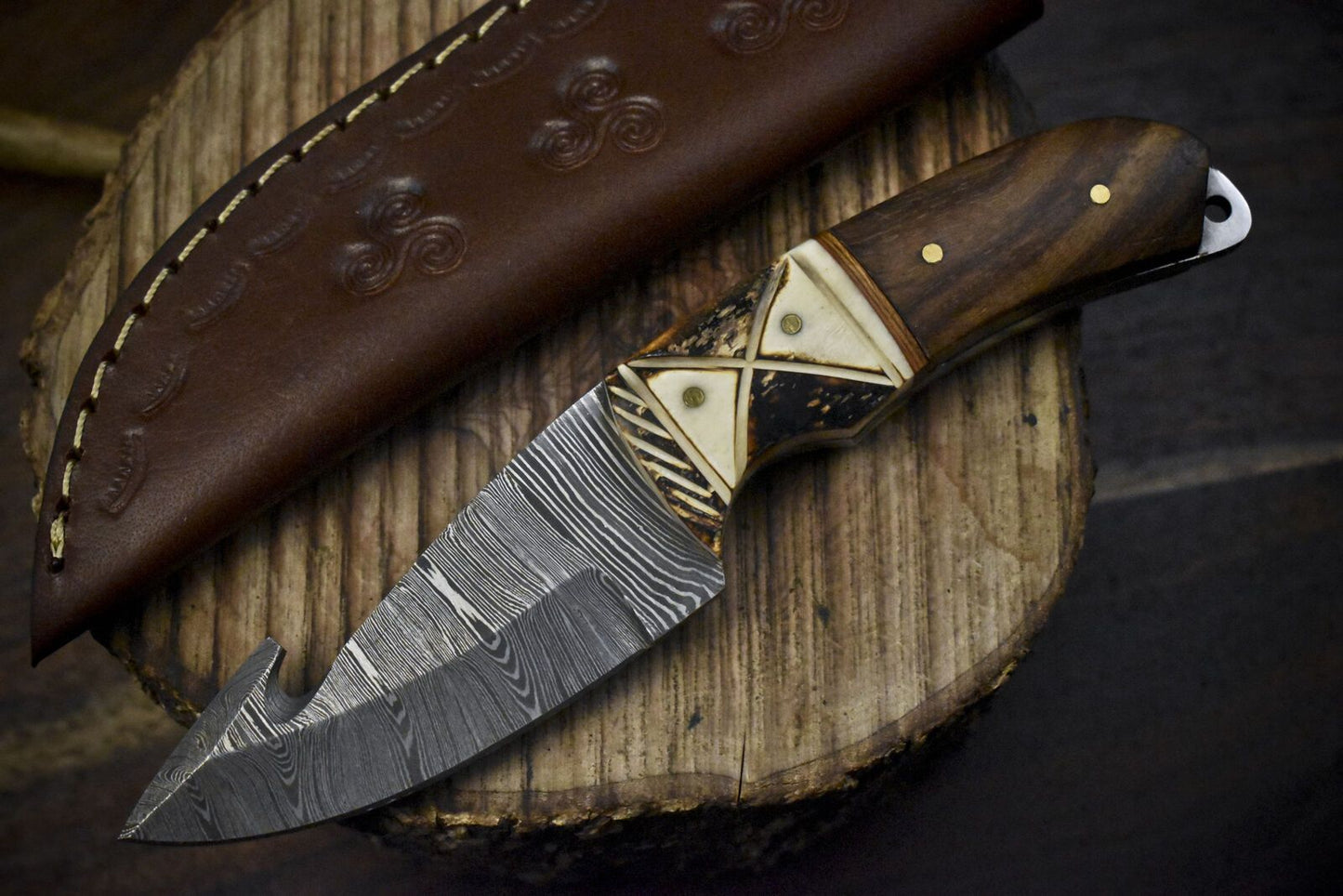 Handmade Damascus Skinner Knife with Gut Hook Walnut Wood Handle Hunter Tool