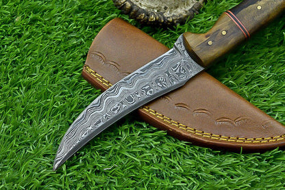 9 Inch Custom Damascus Steel Hunting Knife with Natural Wood Handle and Sheath