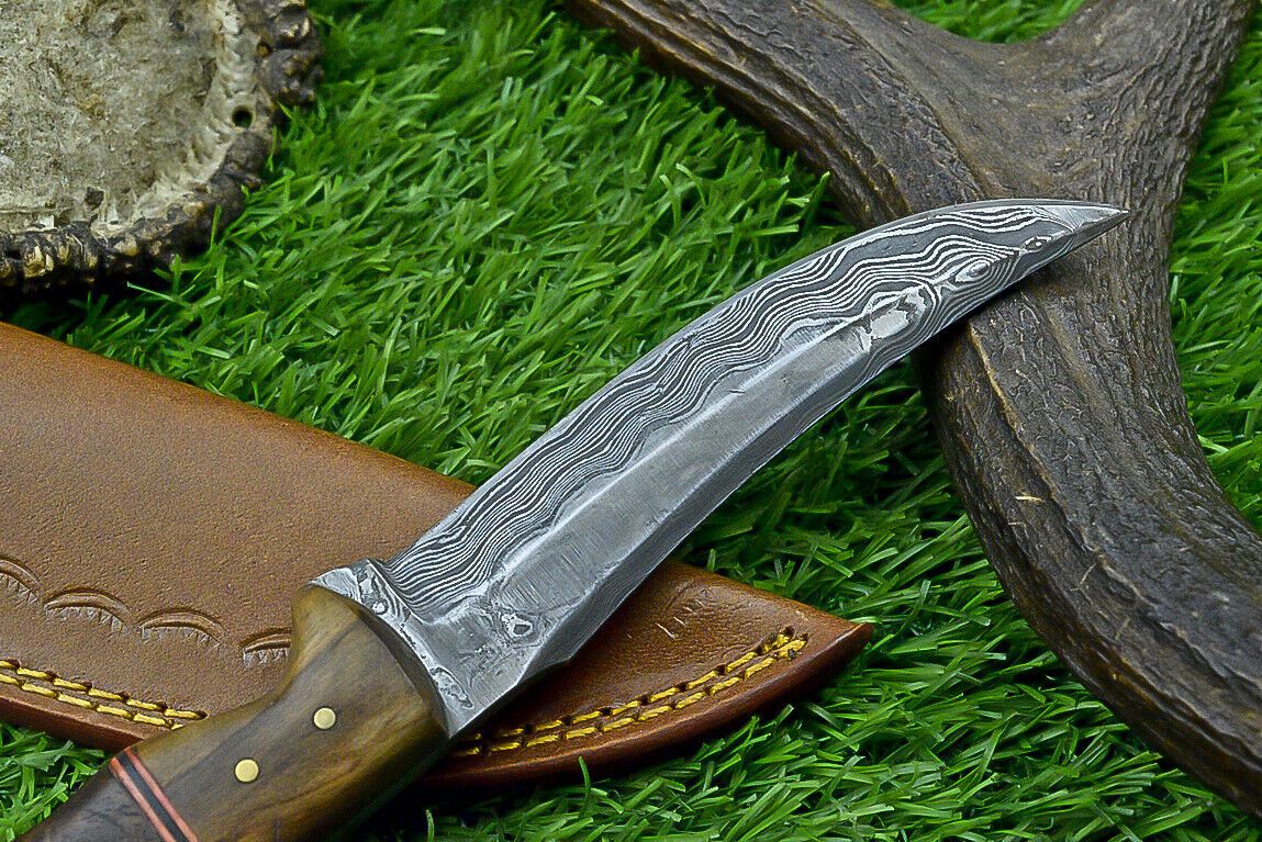 9 Inch Custom Damascus Steel Hunting Knife with Natural Wood Handle and Sheath