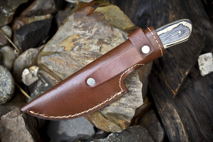 Hand Forged Twist Damascus Skinner Knife with Mixed Material Handle – Custom Hunting Blade for Outdoors & Sports