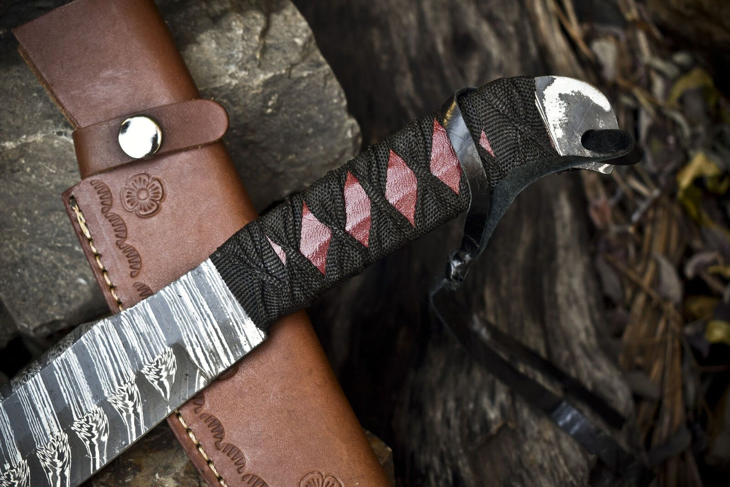 Twist Damascus Skinner Knife with Paracord Wrap – Wootz Steel Custom Hiking Blade