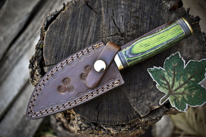 Twist Damascus Skinner Knife with Gut Hook and Hard Wood Handle – Custom Handmade Hunter with Leather Sheath