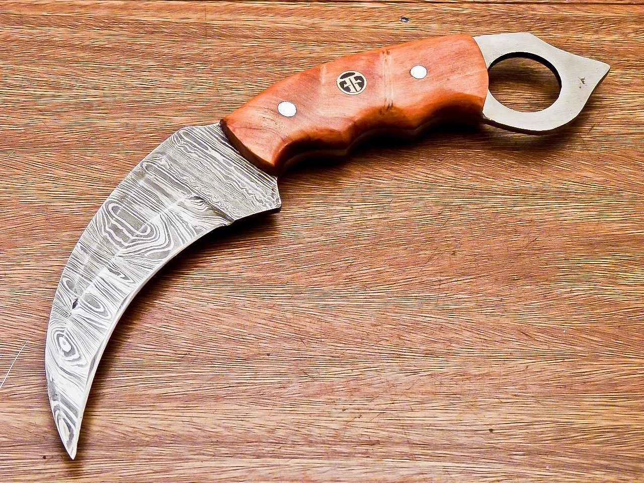 Damascus Karambit Knife Karambit Damascus Steel Hunting Knife with Hardwood Handle