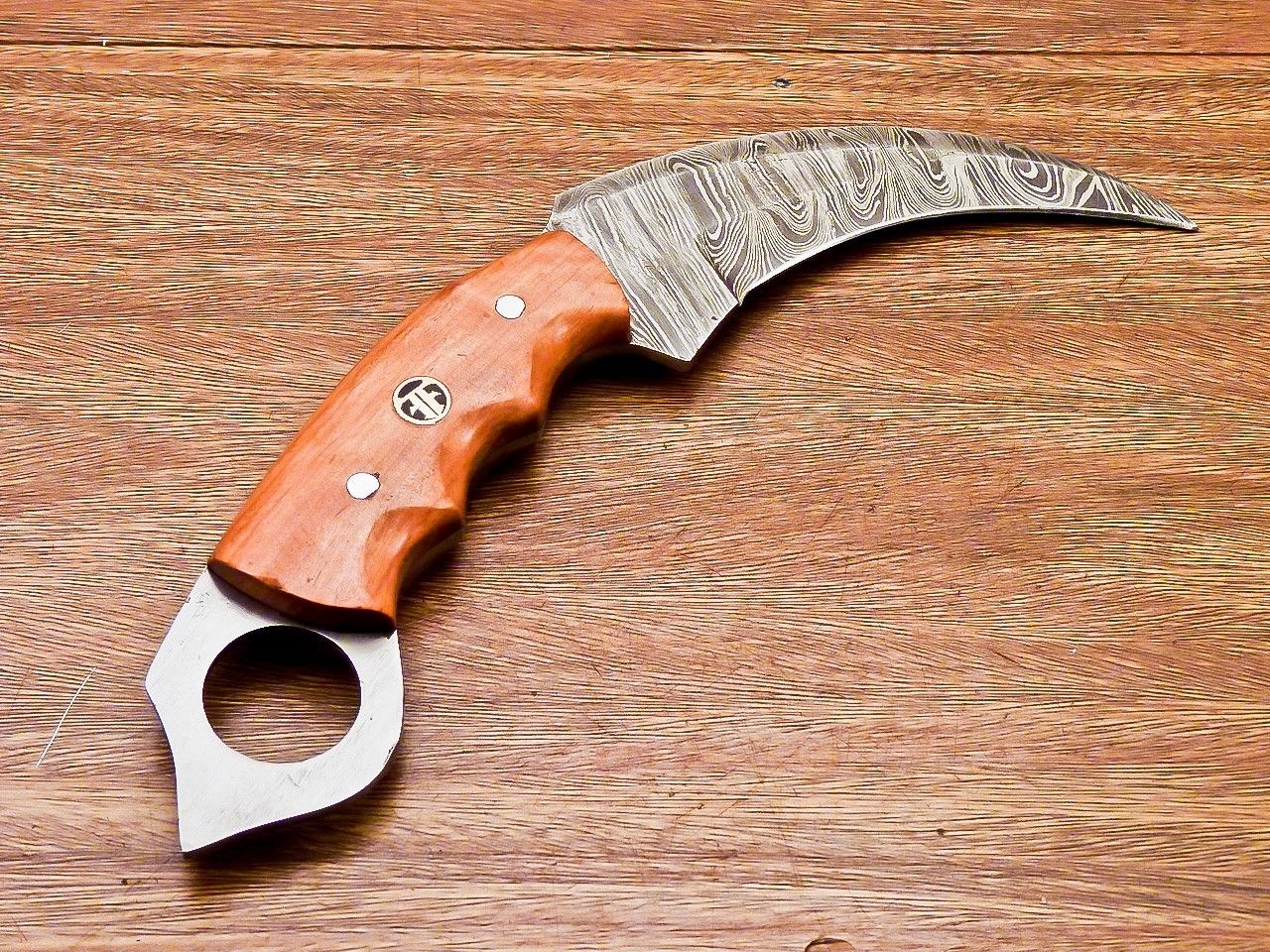Damascus Karambit Knife Karambit Damascus Steel Hunting Knife with Hardwood Handle