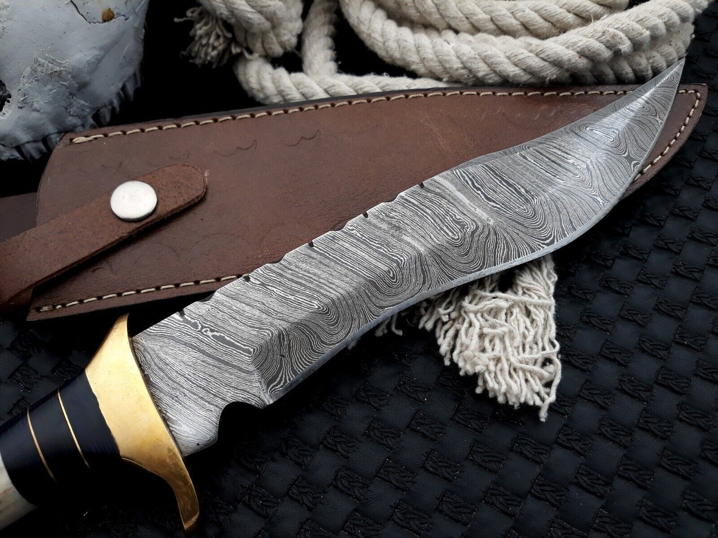 Handmade Damascus Bowie Knife Deer Antler Handle Bowie Hunting Camp Knife