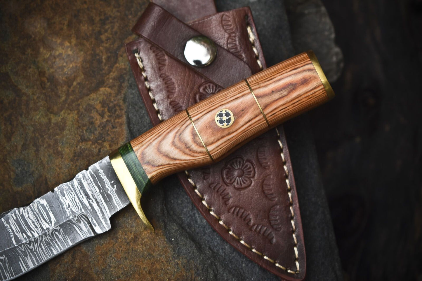 Twist Damascus Skinner Knife Olive Wood Brass Guard Custom Sports Blade
