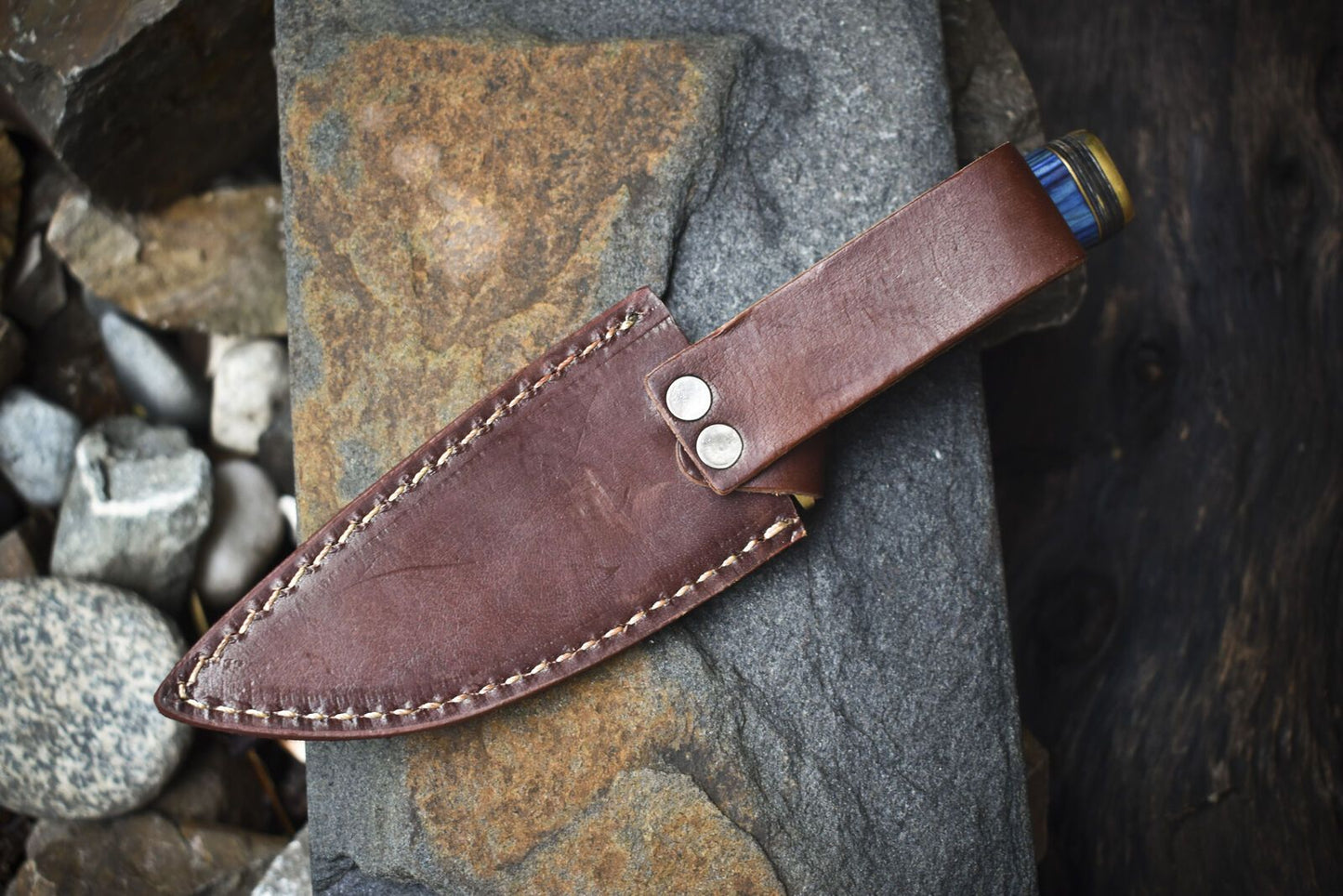 Handcrafted Twist Damascus Skinner Knife with Gut Hook and Hardwood Handle – Custom Hunting Sports Knife