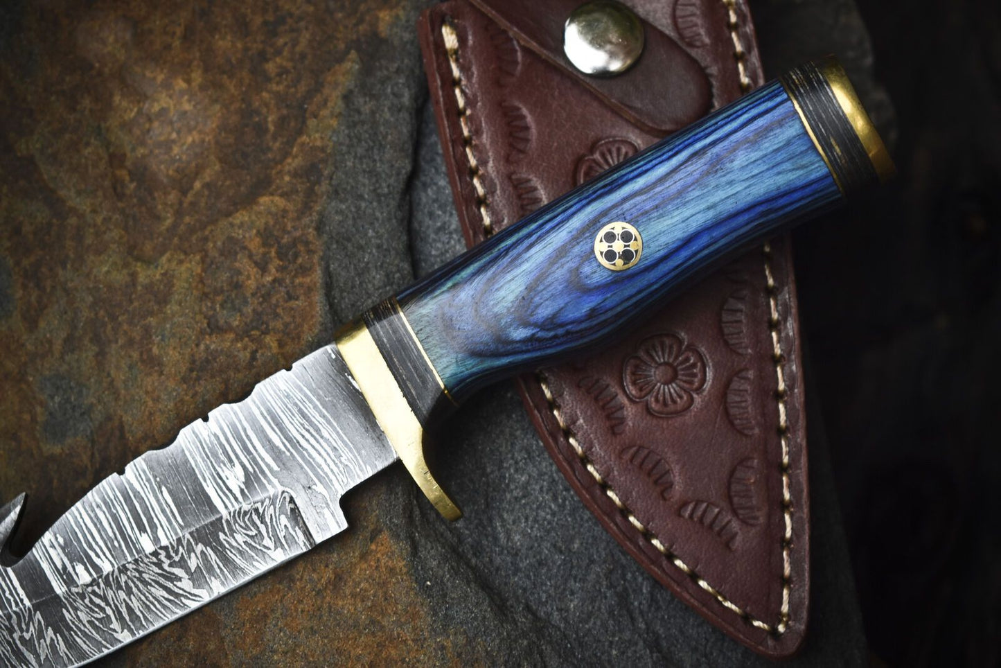 Handcrafted Twist Damascus Skinner Knife with Gut Hook and Hardwood Handle – Custom Hunting Sports Knife