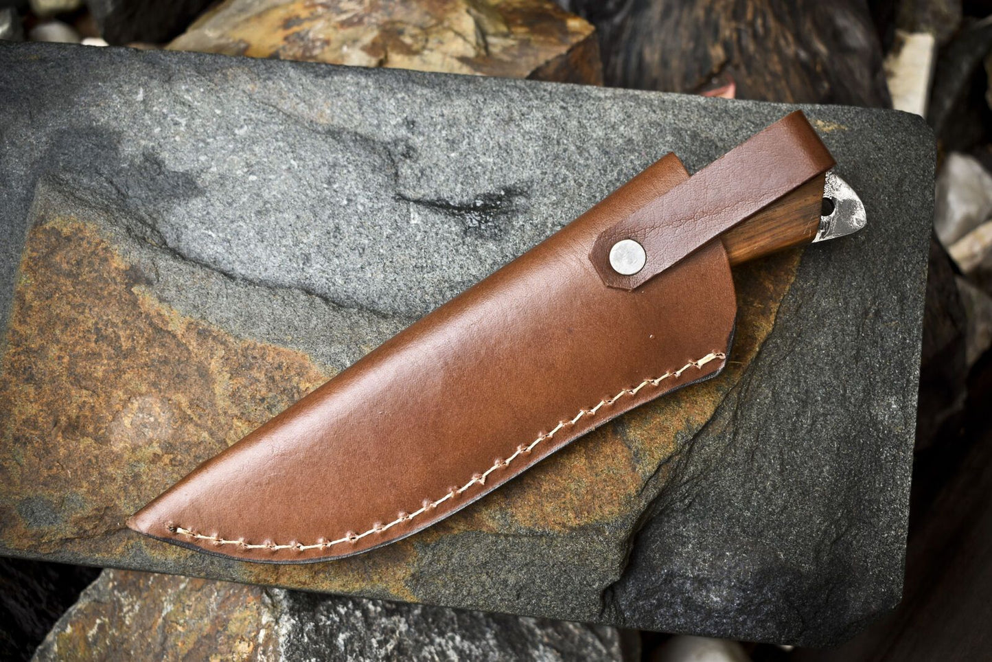 Twist Damascus Gut Hook Skinner Knife with Walnut Wood Handle – Custom Handmade Hunting Knife