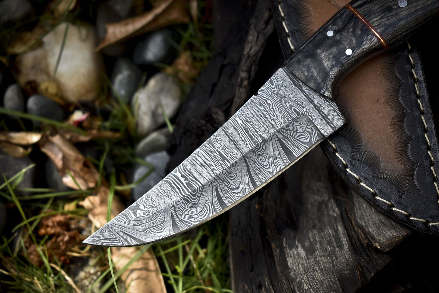 9.5" Forged Twist Damascus Skinner Knife with Hardwood Handle – Custom Hunting Blade