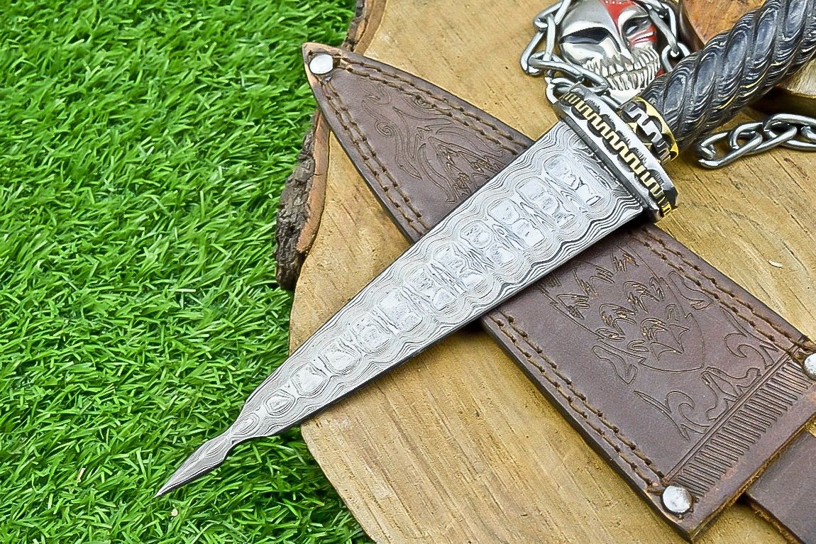 13.5" Premium Damascus Bowie Knife – Hardwood Handle with Leather Sheath
