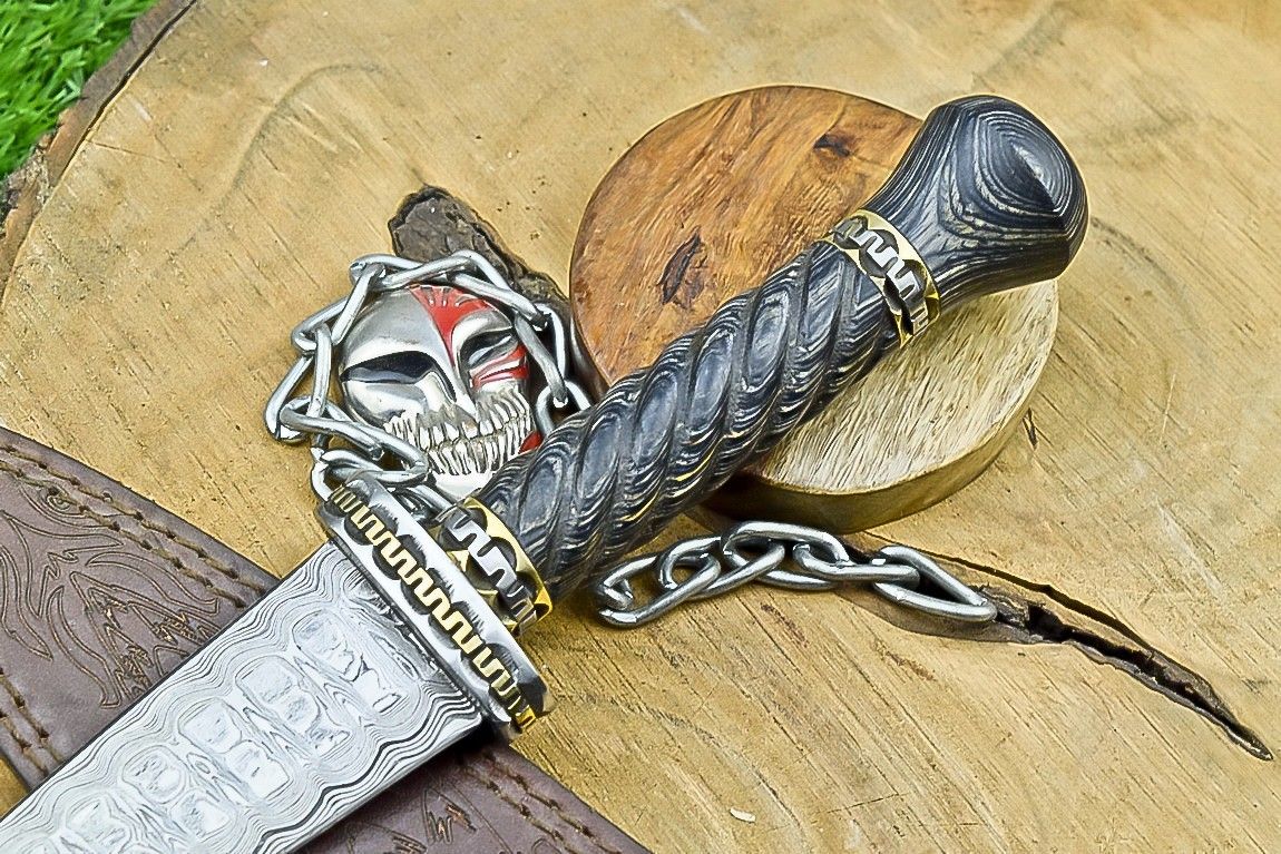 13.5" Premium Damascus Bowie Knife – Hardwood Handle with Leather Sheath