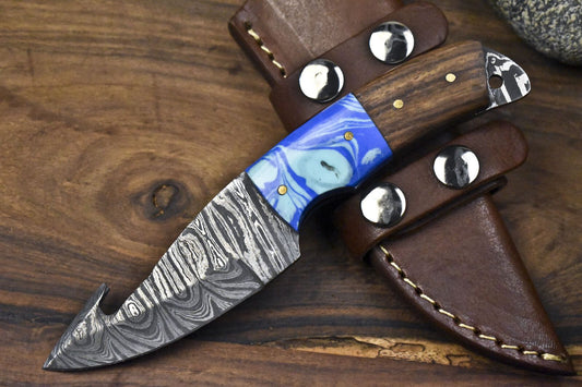 Forged Twist Damascus Skinner Knife with Gut Hook and Walnut Wood Handle – Outdoor Hunting Tool