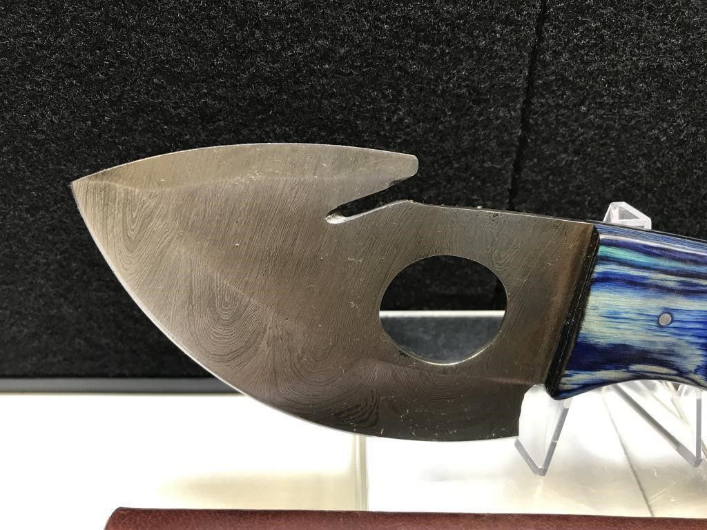 Damascus Steel Gut Hook Skinner Knife – Wooden Handle with Custom Leather Sheath