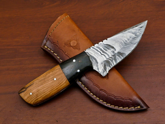 7.5" Olive & Pakka Wood Handle Damascus Hunting Knife – Fixed Blade Skinning Knife
