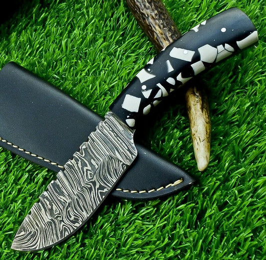 8" Custom Handmade Damascus Steel Bowie Knife – Resin Handle with Filework Spine
