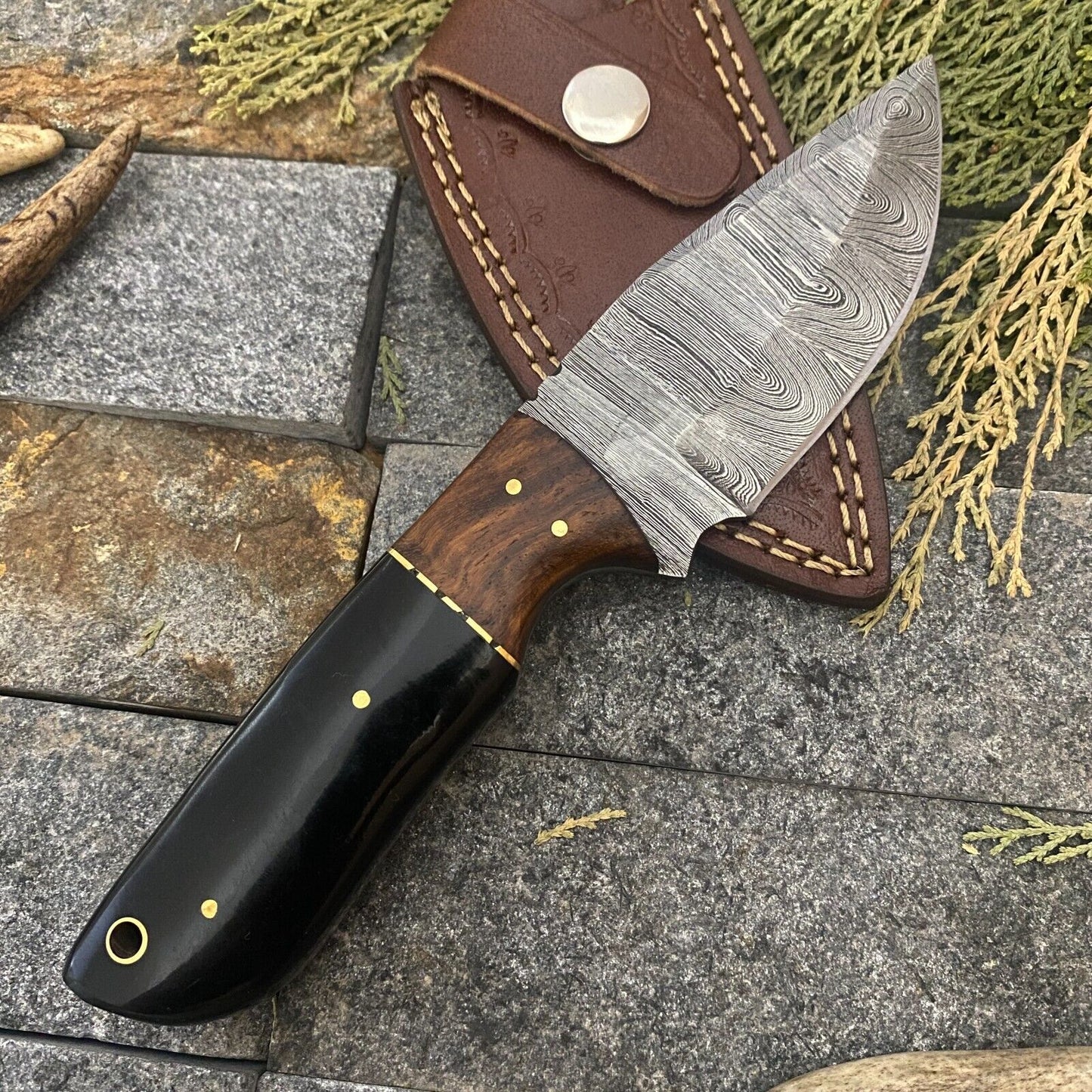  8" Damascus Steel EDC Bowie Knife – Bull Horn & Wood Handle with Leather Sheath

