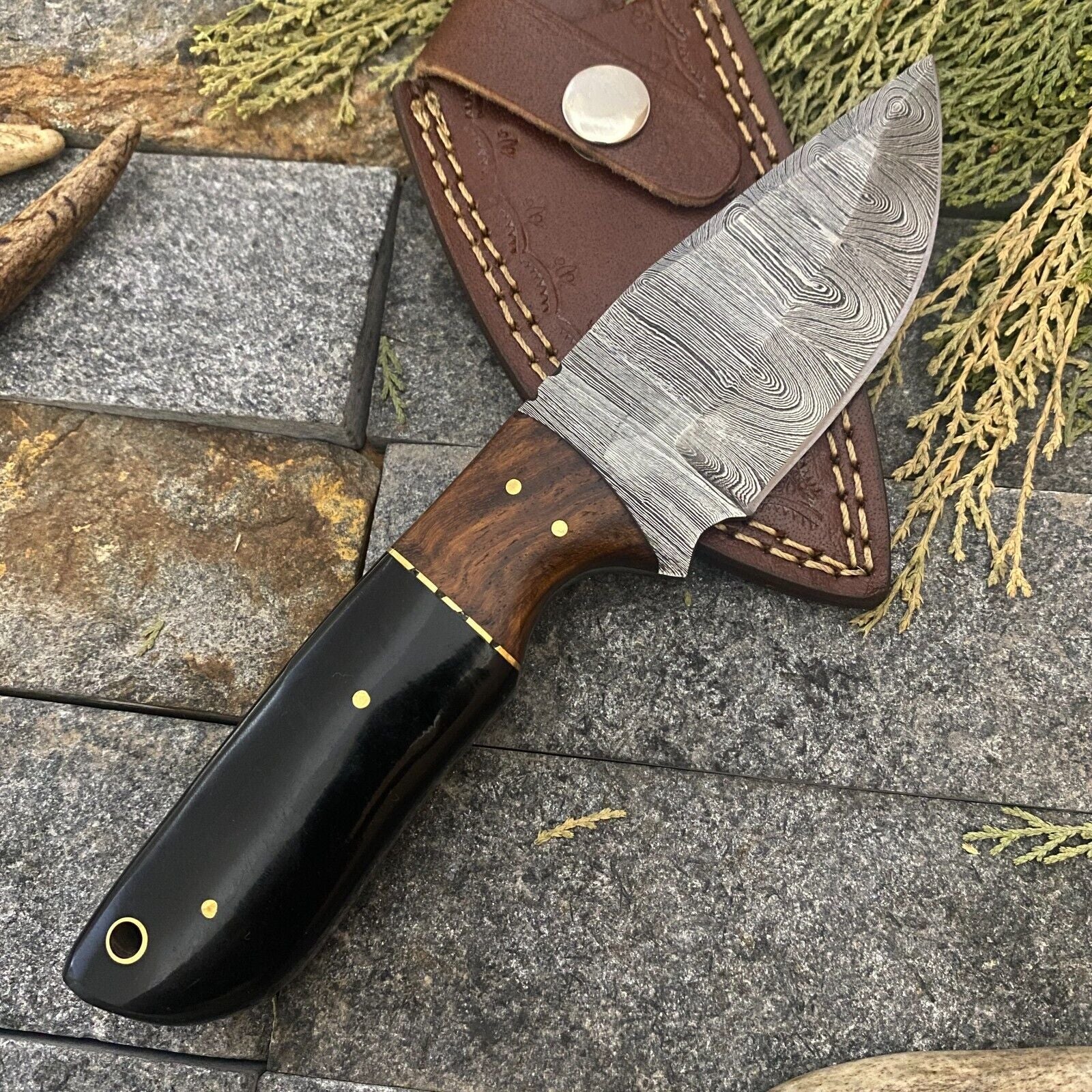  8" Damascus Steel EDC Bowie Knife – Bull Horn & Wood Handle with Leather Sheath


