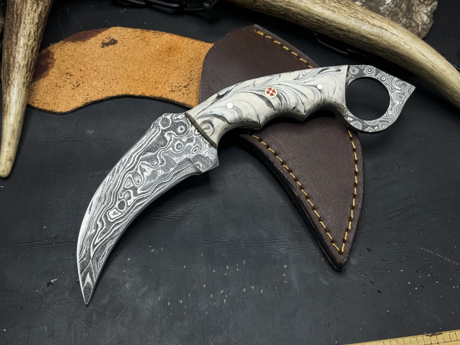 8” Handmade Best Karambit Knife Damascus Karambit Knife With Resin Handle 