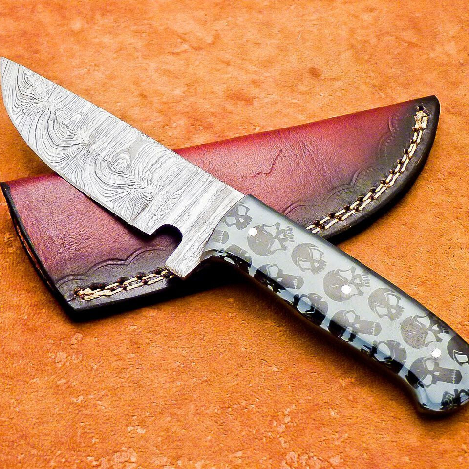 8" Handmade Damascus Bowie Knife with Resin Handle | Compact Hunting Blade