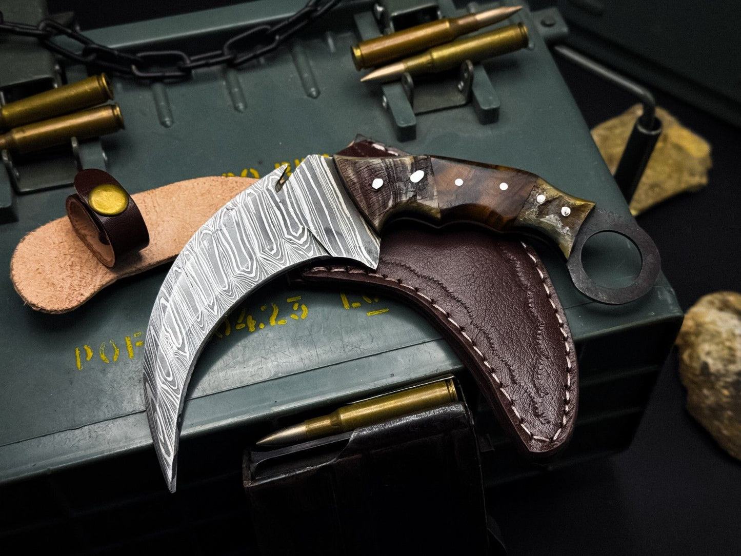 8” Handmade Damascus Karambit Knife Full Tang Damascus Steel with Horn Handle 