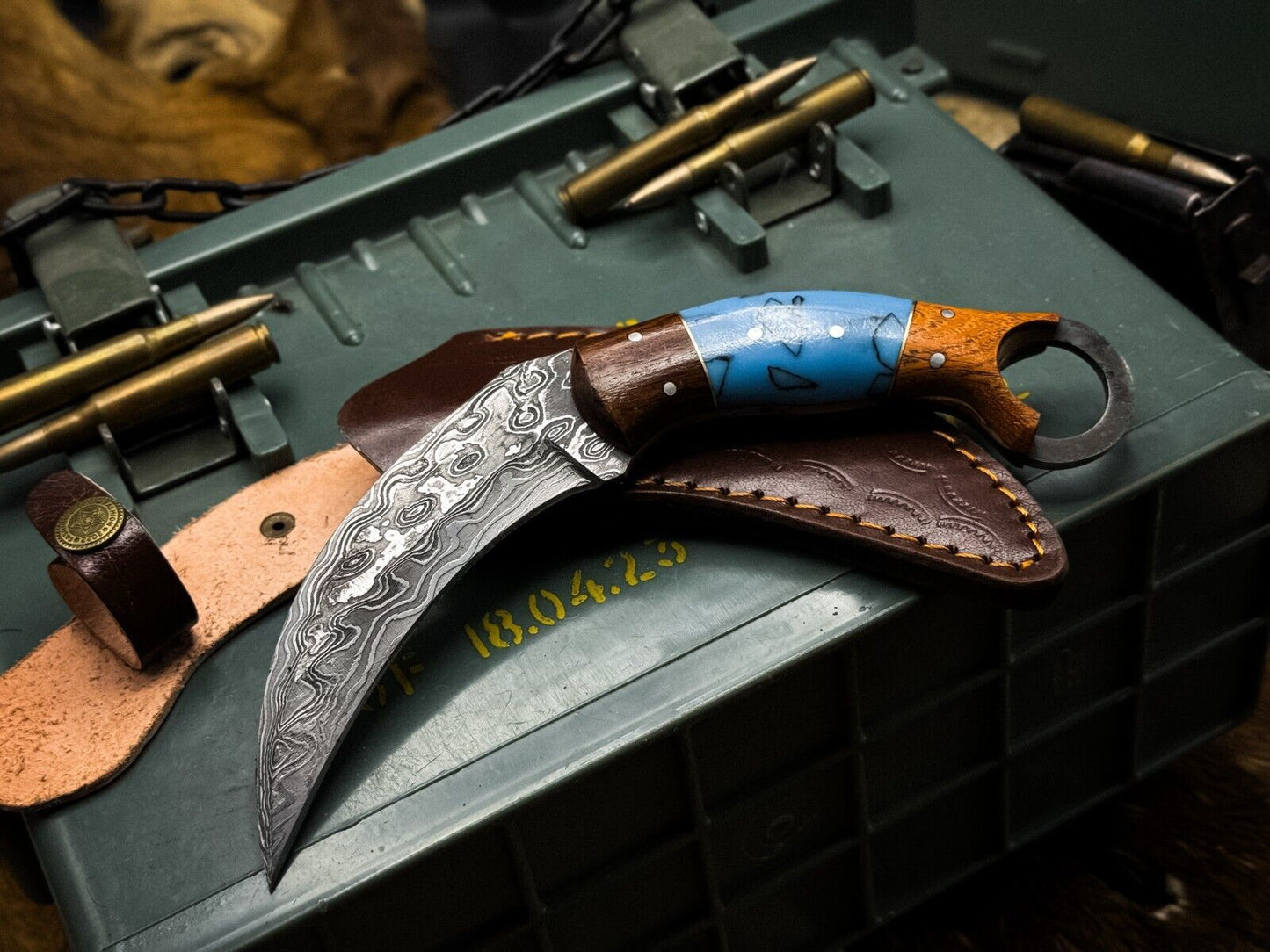 8"Handmade Damascus Karambit Knife Hunting Best Karambit Knife with Wood Handle 