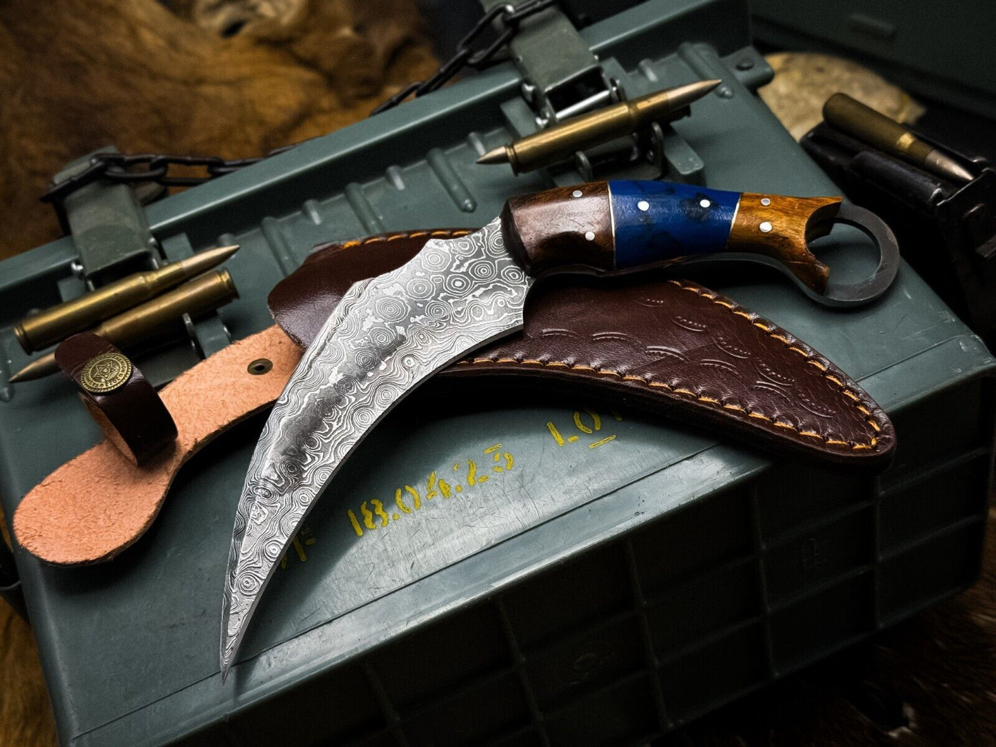 8" Handmade Damascus Karambit Knife Hunting knife Karambit With Sheath and Wood Handle 