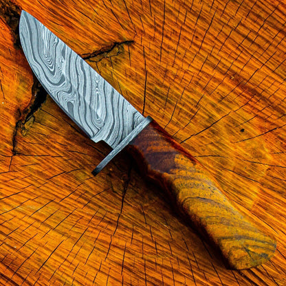 9" Custom Damascus Steel Bowie Knife – Wooden Handle & Leather Sheath