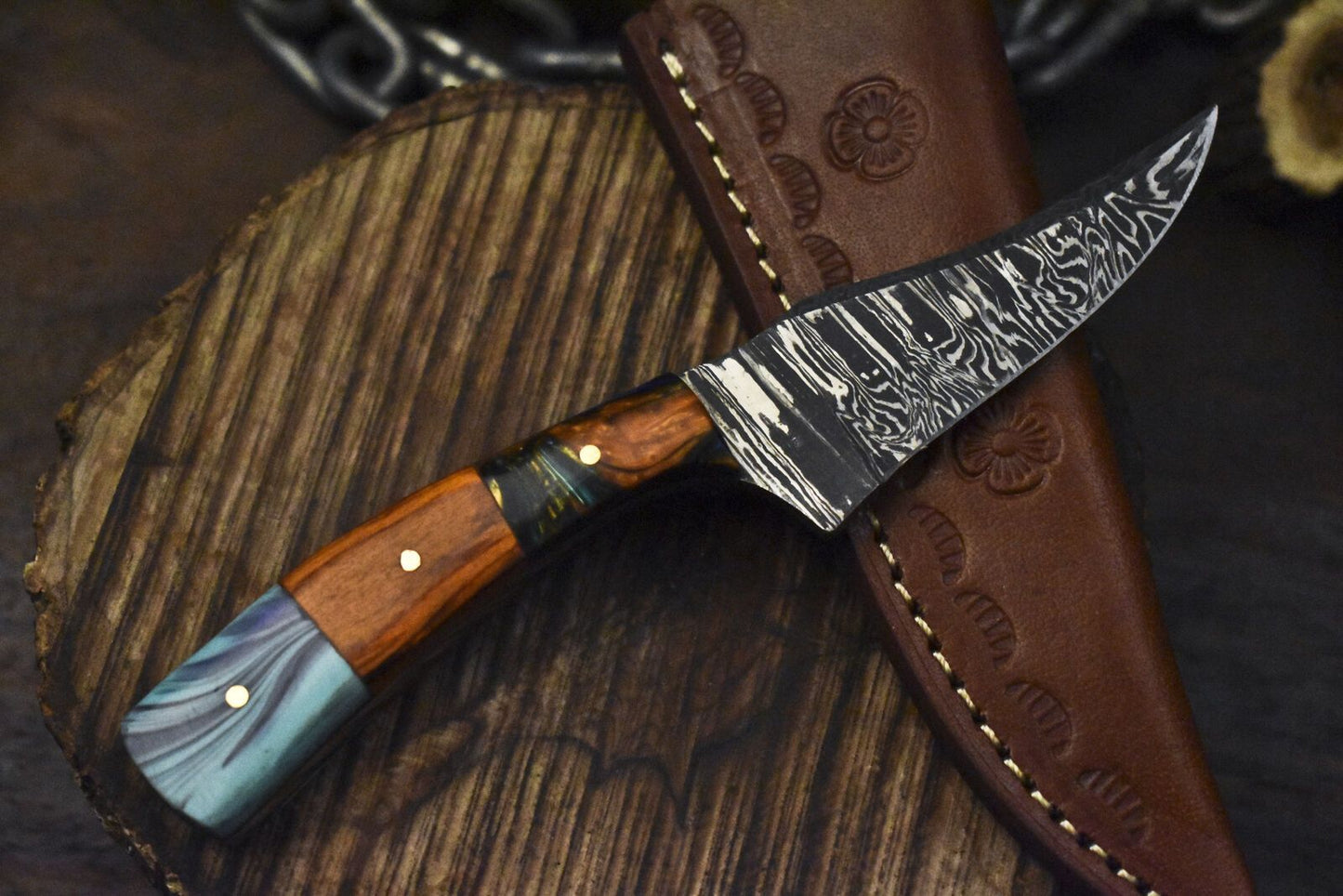 Compact Damascus Skinner Knife Twist Pattern with Mixed Material Handle – Handmade Outdoor Fixed Blade