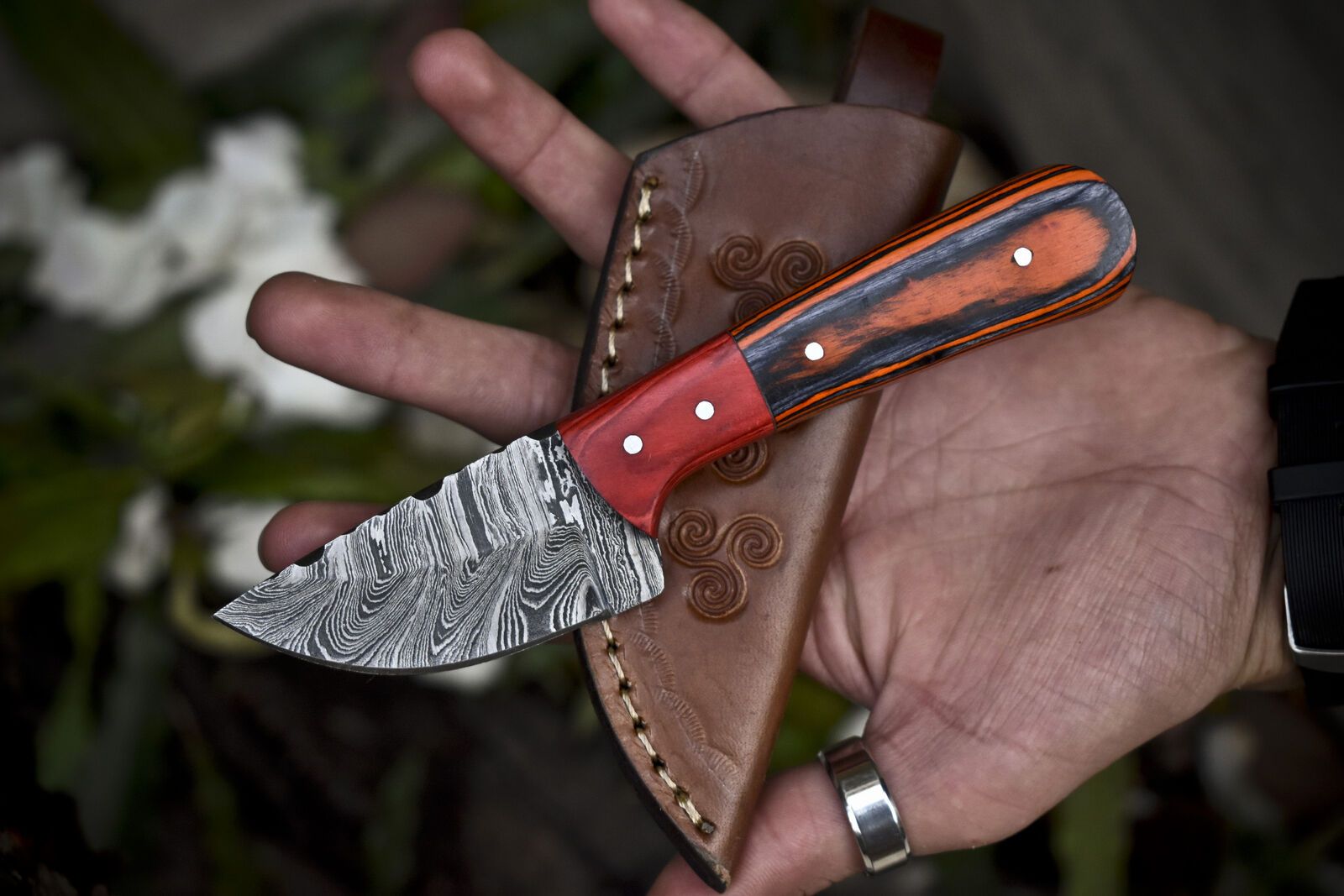 Compact Twist Damascus Skinner Knife with Hardwood Handle – 6.5" Handmade Survival Blade