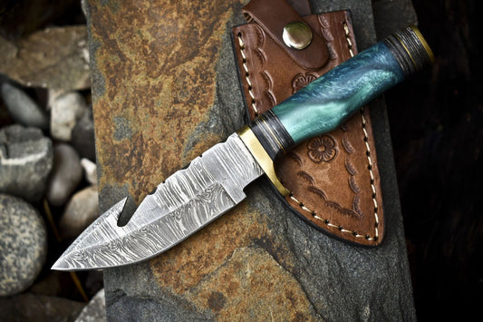   Crafted Skinner Knife with Gut Hook Twist Damascus Hard Wood Hunter

