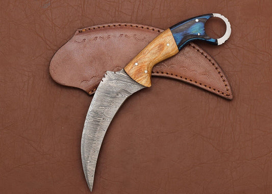 Custom Damascus Karambit Knife Karambit Damascus Steel Hunting Knife with Wood Handle 