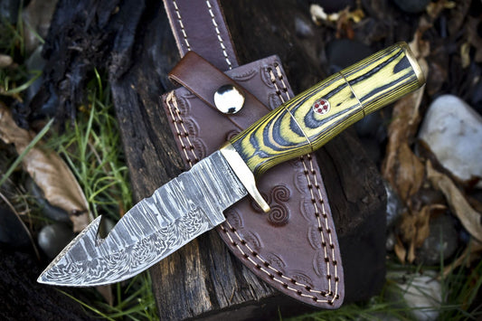 Custom Gut Hook Skinner Knife with Twist Damascus Blade and Hardwood Handle – Handmade Hunting Knife Gift