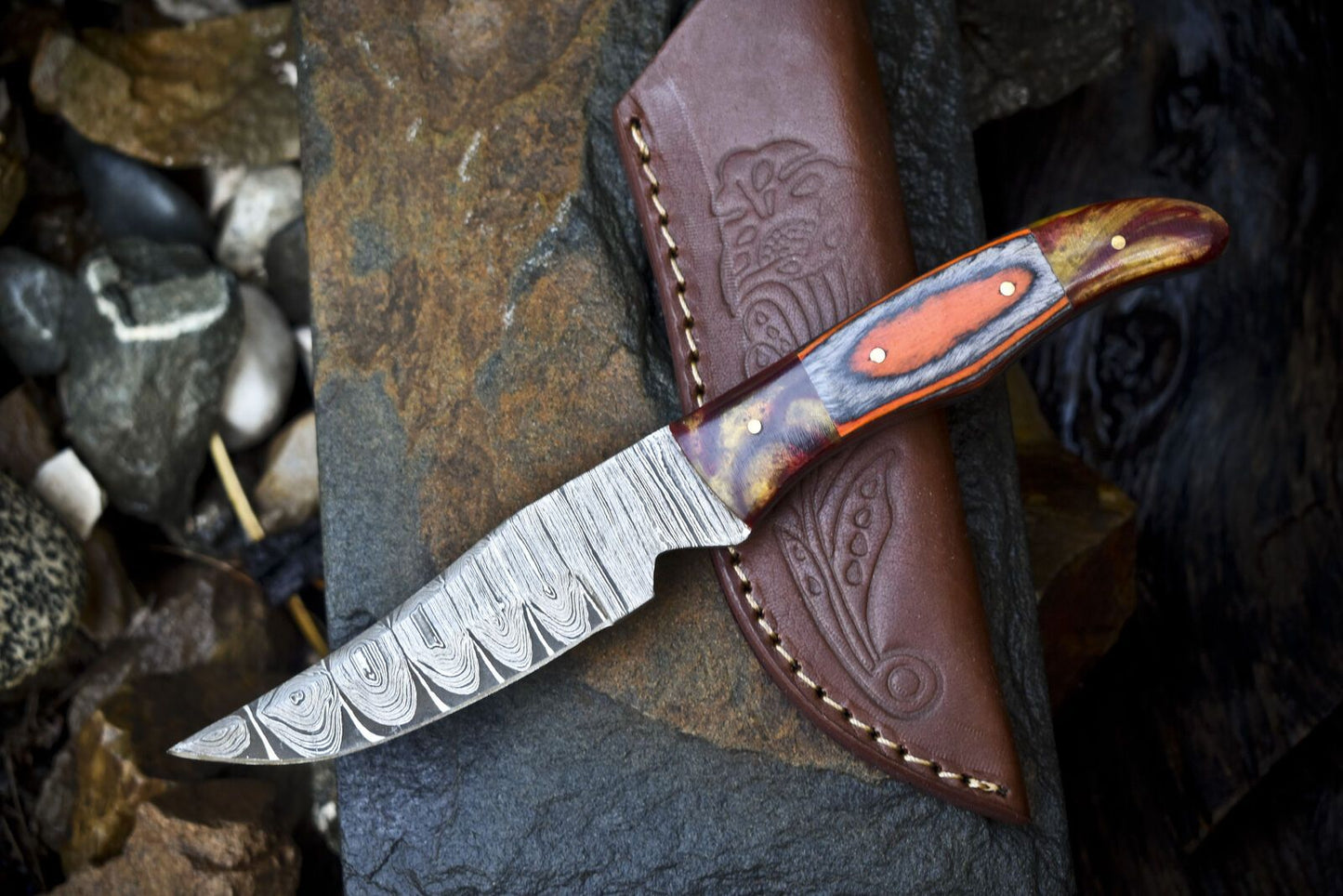 Custom Hand Forged Twist Damascus Skinner Knife with Hardwood Handle – 9.5" Fixed Blade Survival Knife