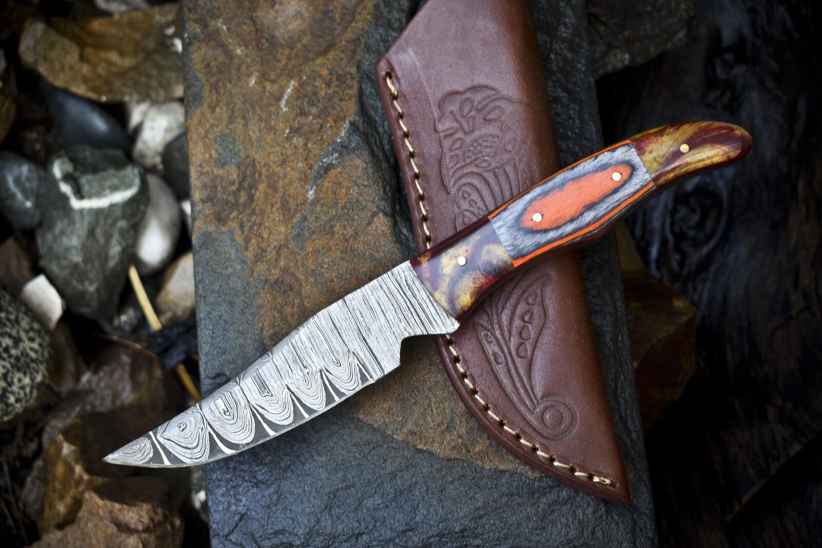 Custom Hand Forged Twist Damascus Skinner Knife with Hardwood Handle – 9.5" Fixed Blade Survival Knife
