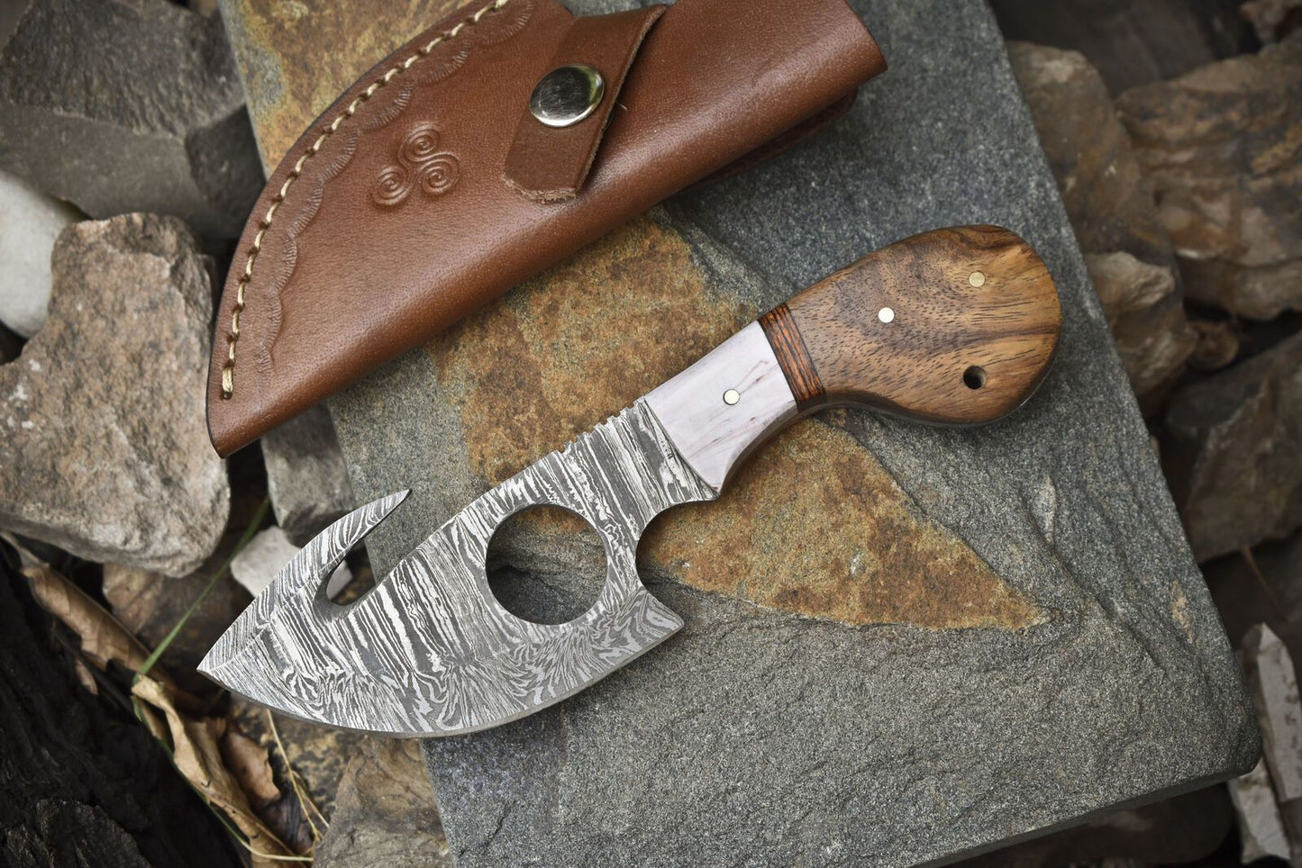 Custom Handmade Damascus Skinner Knife with Gut Hook – Twist Pattern Damascus Steel Skinner Hunting Knife Walnut Wood Handle