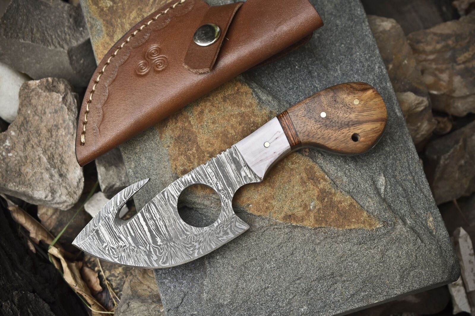 Custom Handmade Damascus Skinner Knife with Gut Hook – Twist Pattern Damascus Steel Skinner Hunting Knife Walnut Wood Handle