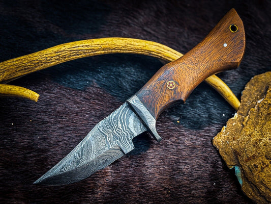 Custom Handmade Damascus Steel Skinner Hunting Knife with D2 Tool Steel Blade
