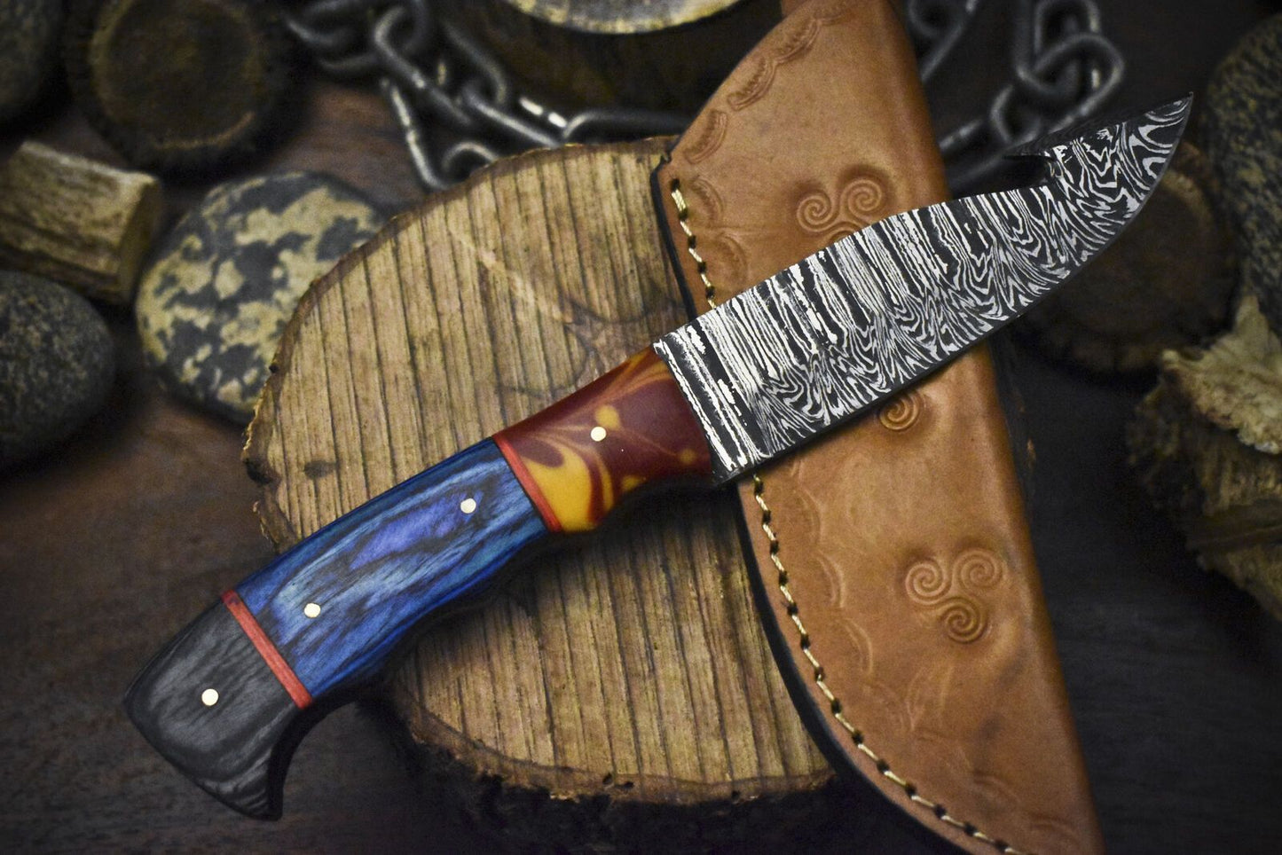 Custom Twist Damascus Skinner Knife with Gut Hook and Hardwood Handle – Handmade Hunting Knife with Leather Sheath