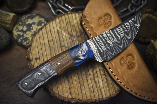Custom Twist Damascus Skinner Knife with Hardwood Handle – 8" Handmade Sports Hunting Blade